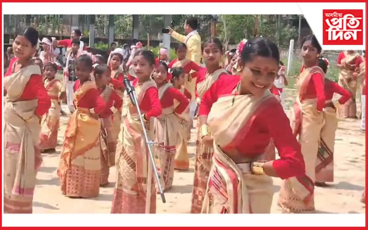 বিহু নাচত মুখৰিত তিতাবৰৰ লক্ষীপুৰ প্ৰাথমিক বিদ্যালয়ৰ চৌহদ