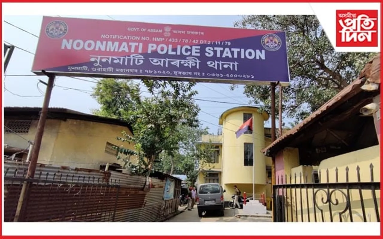কৌশলেৰে ATM সলনি কৰি শিক্ষকৰ পৰা দুৰ্বৃত্তই লুটিলে ১ লাখ ৪০ হাজাৰ টকা...