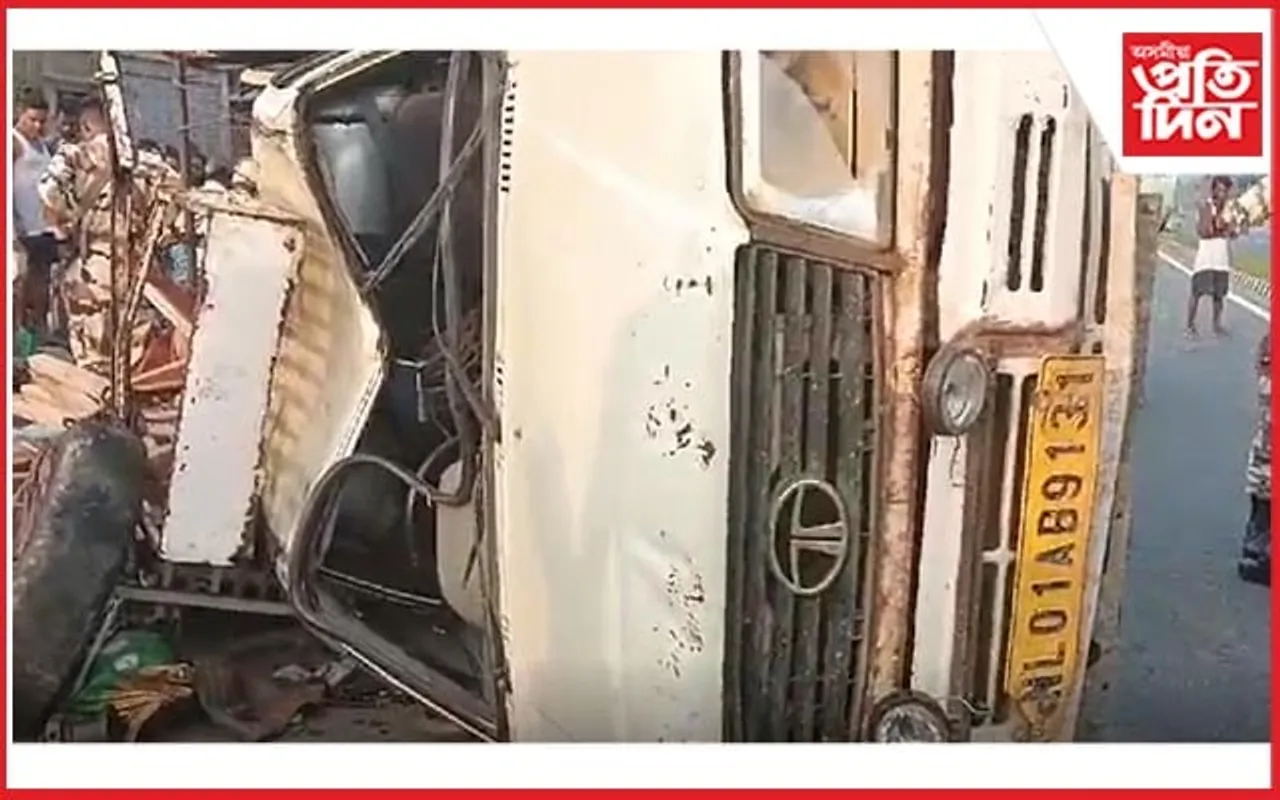 ৰাজপথত কেইবালুটি খালে মিনিট্ৰাকেঃ আহত ১৮ জন