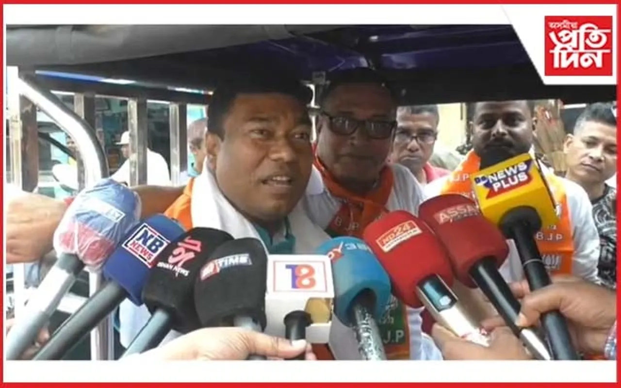 মঙলদৈত ই-ৰিক্সাত উঠি নিৰ্বাচনী প্ৰচাৰ মন্ত্ৰী ৰামেশ্বৰ তেলীৰ..