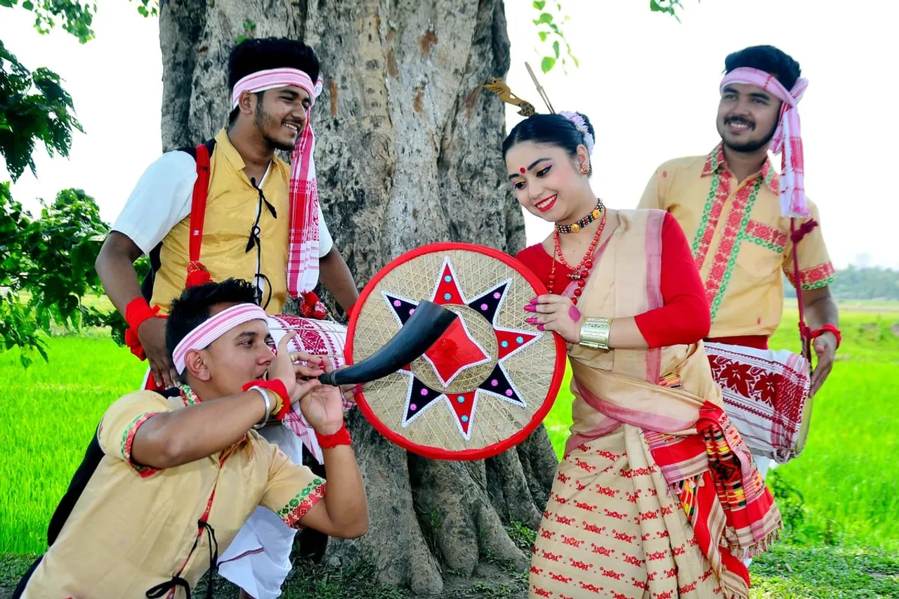 কৰছুং সত্ৰ ৰাস মন্দিৰত দুদিনীয়াকৈ সপ্তদশ তম সোনাইপৰীয়া ৰঙালী বিহু উৎসৱৰ আয়োজন... 