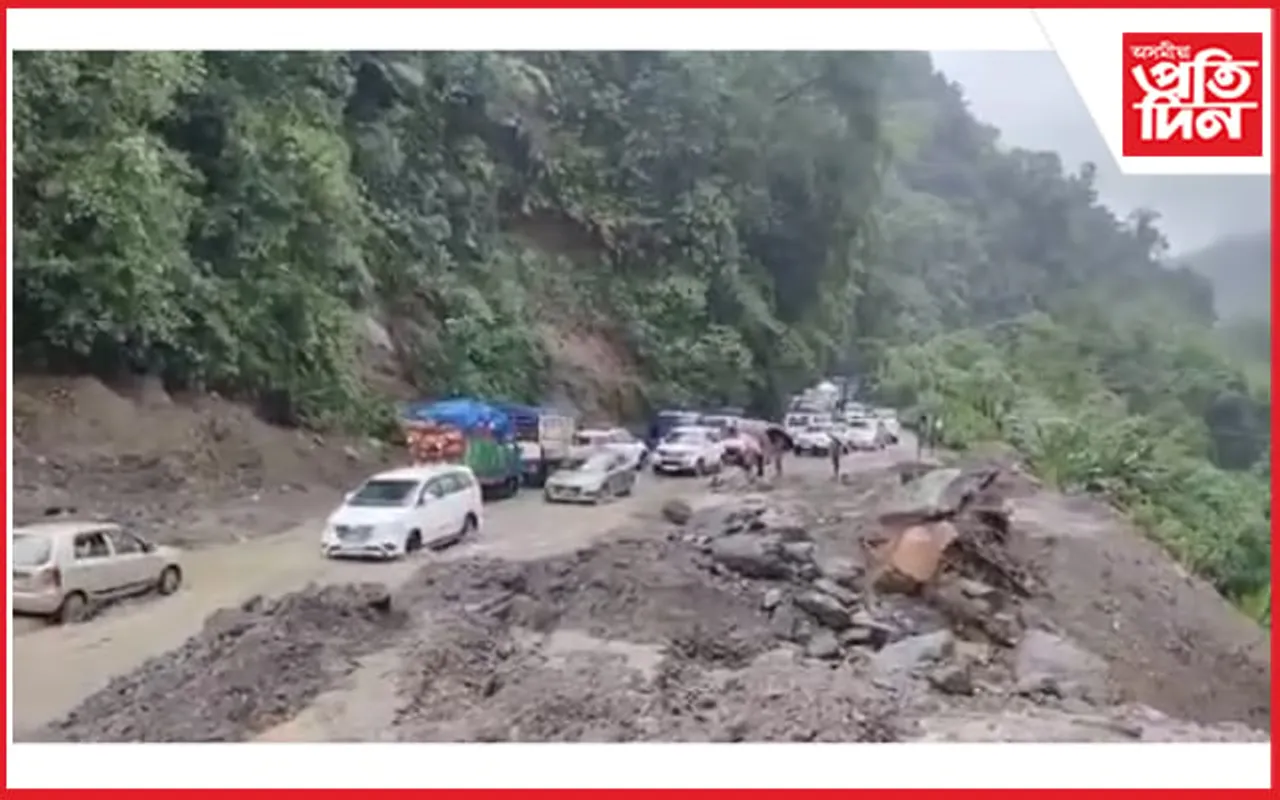 মেঘালয়ত ভূমিস্খলনঃ উটুৱাই নিয়ে ৬নং ৰাষ্ট্ৰীয় ঘাইপথৰ বৃহৎ অংশ