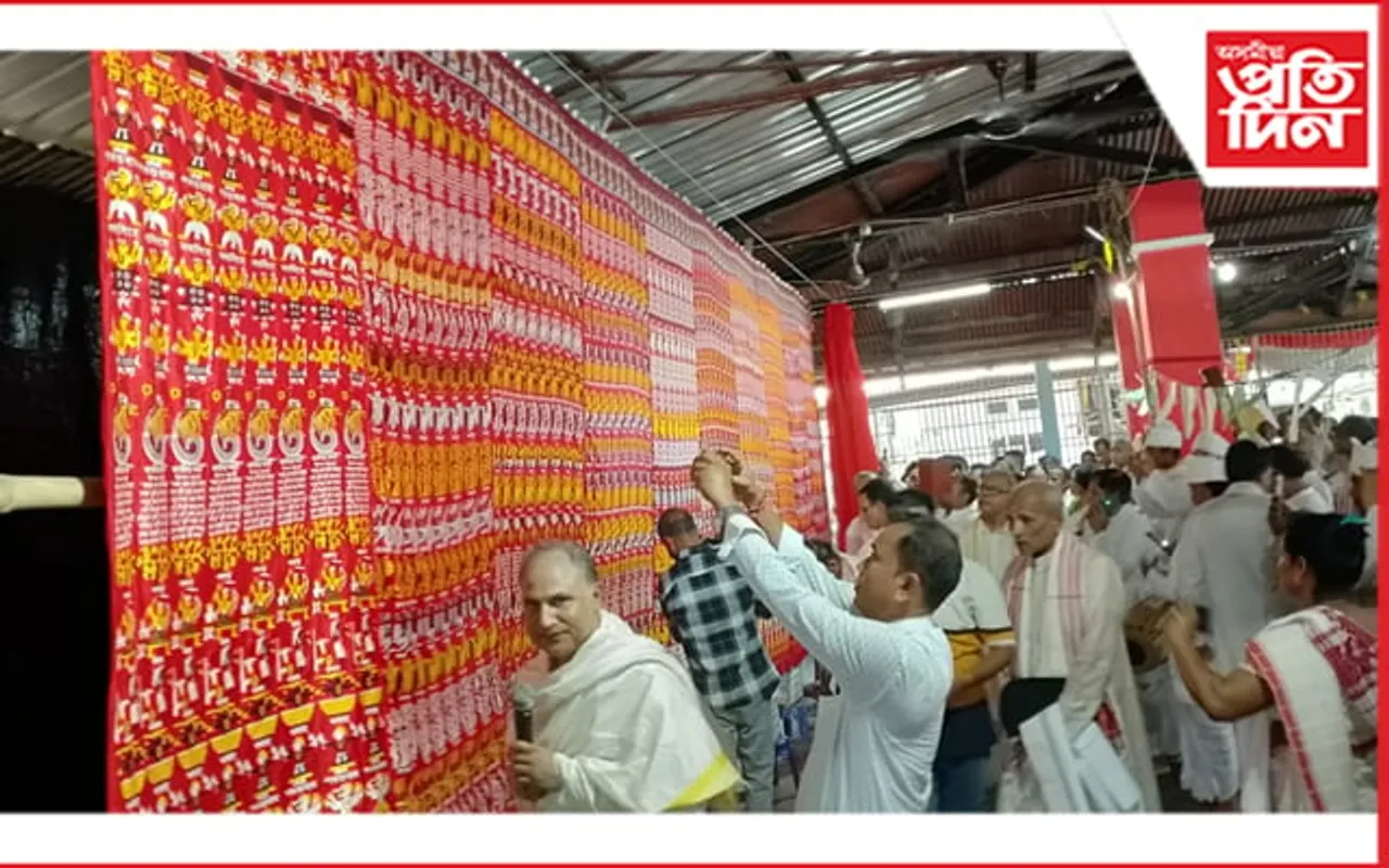 ড° ৰঞ্জিত বৰুৱাৰ ৫ বছৰীয়া সাধনাঃ প্ৰস্তুত কৰি উলিয়ালে গুৰুজনাৰ আৰ্হিমূলক বৃন্দাৱনী বস্ত্ৰ 