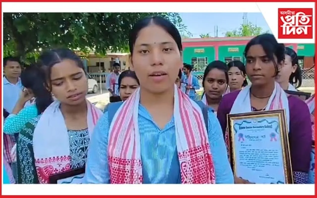 ডিমৌ চিনিয়ৰ চেকেণ্ডাৰী স্কুলত ছাত্ৰ- ছাত্ৰীক সম্বৰ্ধনা