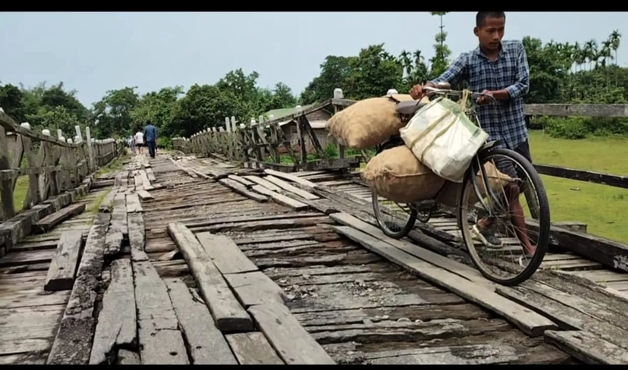 চৰকাৰী মৰণফাণ্ড! এখন দলঙে জ্বলা কলা খুৱাইছে ঢকুৱাখনা-মাজুলীবাসীক...
