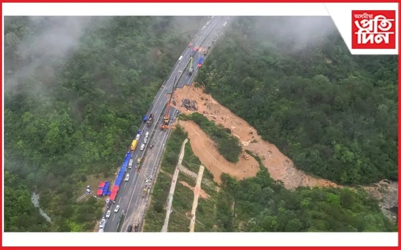 দক্ষিণ চীনত ৰাস্তা খহি ৩০ৰো অধিক লোক নিহত...