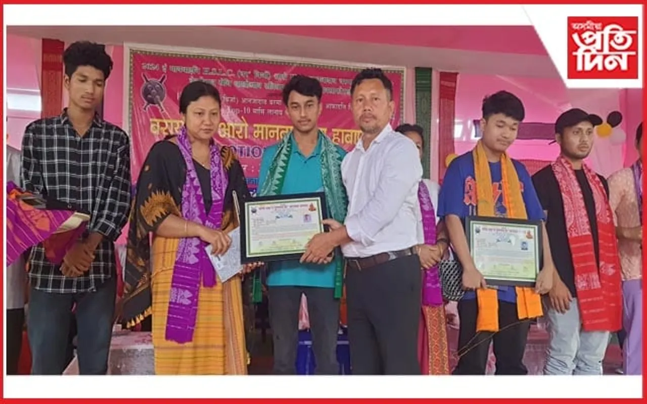 বৰমাত কৃতি ছাত্ৰ-ছাত্ৰীক বড়ো সাহিত্য সভা-এবছুৰ সম্বৰ্ধনা