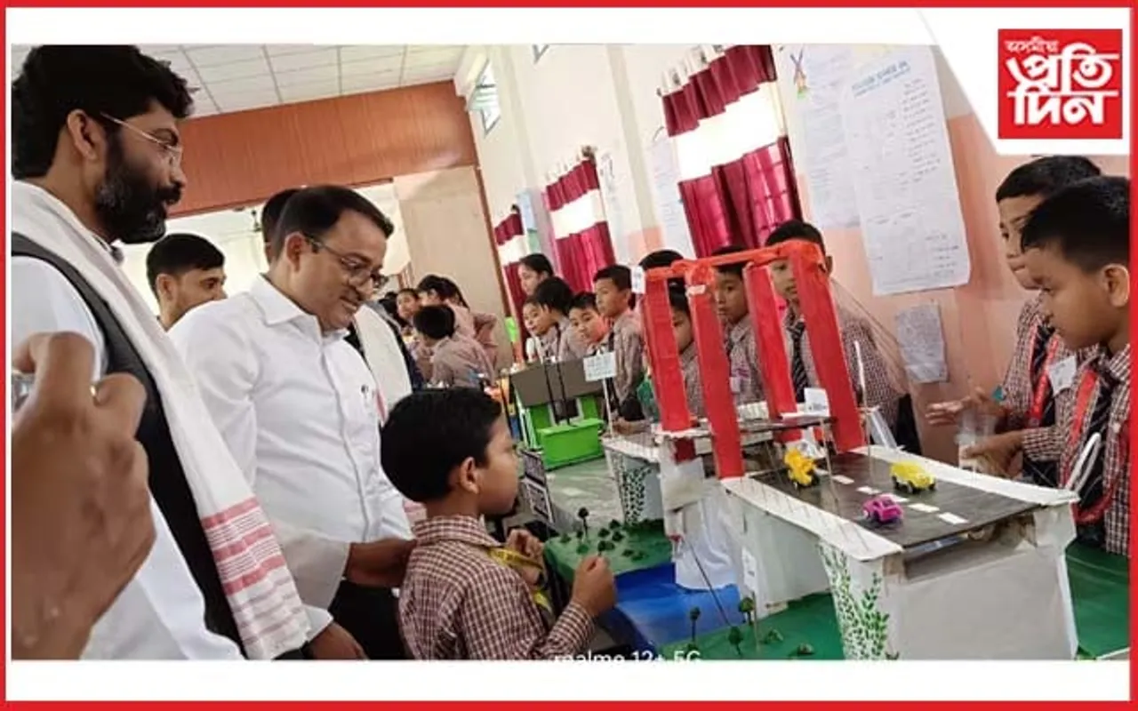 ধেমাজি এছ এফ এছ ছিনিয়ৰ ছেকেণ্ডাৰী স্কুলত এদিনীয়াকৈ বাৰ্ষিক প্ৰদৰ্শনী সম্পন্ন...