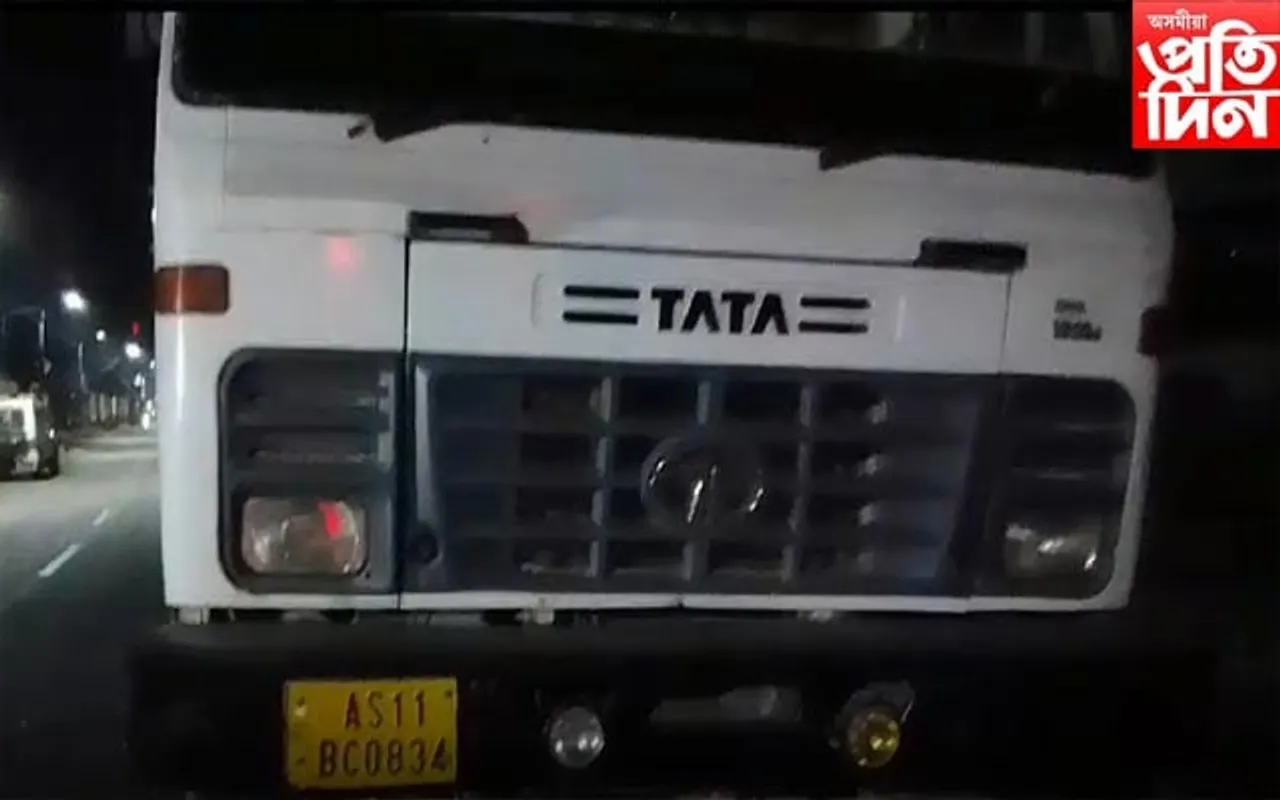 মহানগৰীত ডাম্পাৰৰ খুন্দাত নিহত স্কুটী আৰোহী...