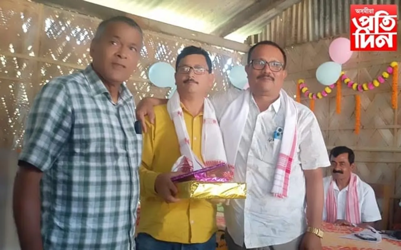 ৰঙিয়াত অৱসৰী কৃৰ্তি শিক্ষক দিপাংক নাথক বিদায় সম্বৰ্ধনা...