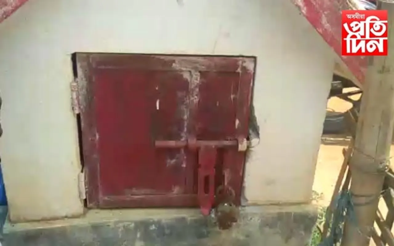 চোৰৰ চকু এইবাৰ মছজিদৰ দানপাত্রতঃ দানপাত্র ভাঙি লুটি নিলে ধন