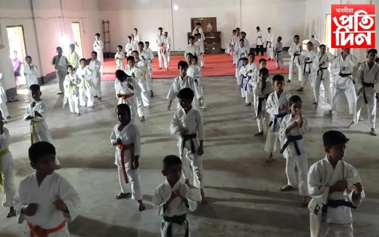 বটদ্ৰৱাত মাৱাটেকা চিটৰিঅ' কাৰাটে প্ৰশিক্ষণ অনুষ্ঠান...