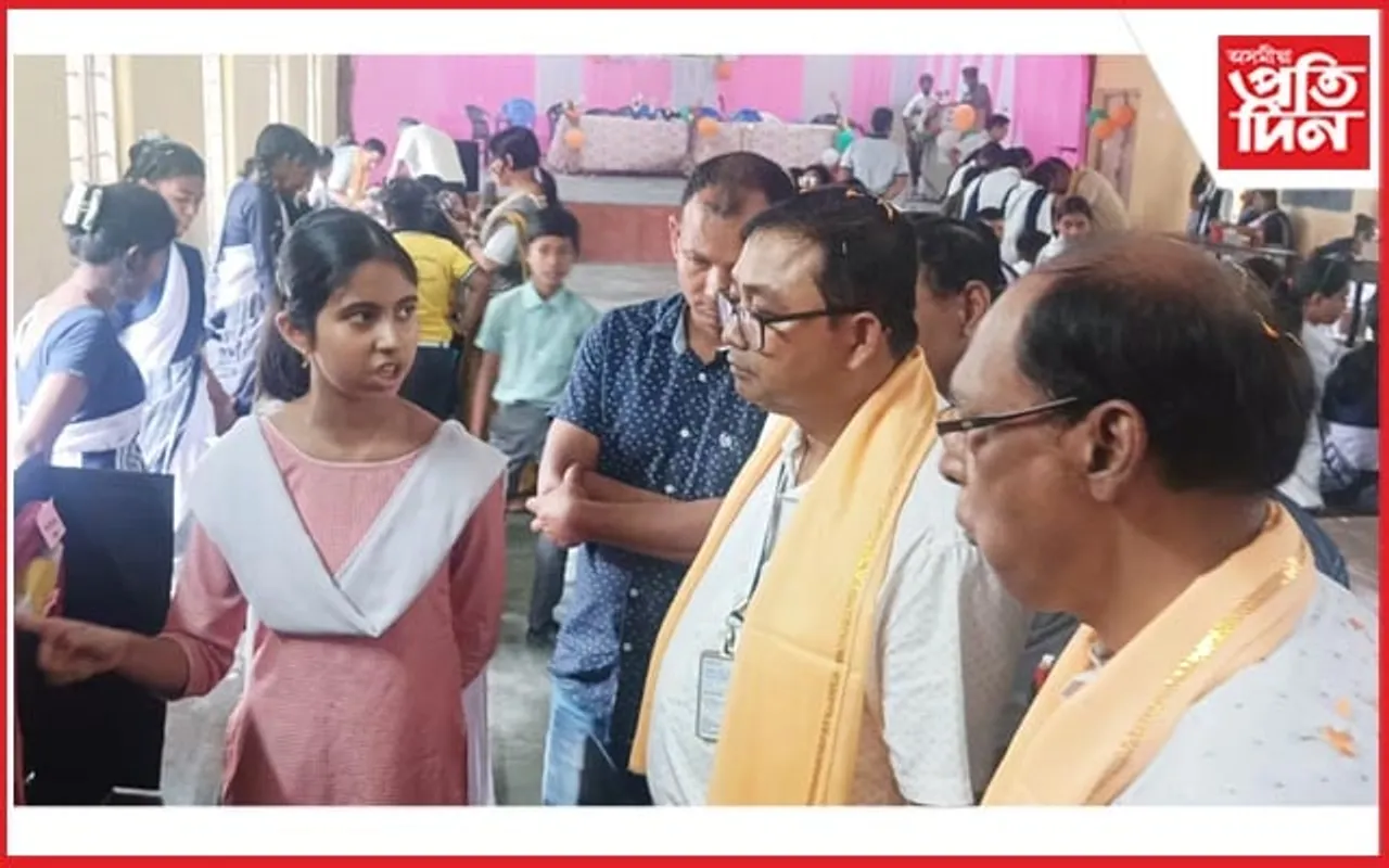 ভাৰতীয় ষ্টেট বেংকৰ দ্বাৰা প্ৰদান কৰা স্মাৰ্ট বোৰ্ডৰ আনুষ্ঠানিক উদ্বোধন