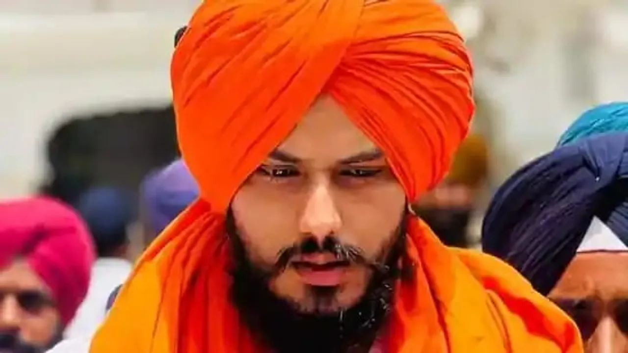 পুত্ৰ অমৃতপালক চাবলৈ ডিব্ৰুগড়ত উপস্থিত পিতৃ-মাতৃ