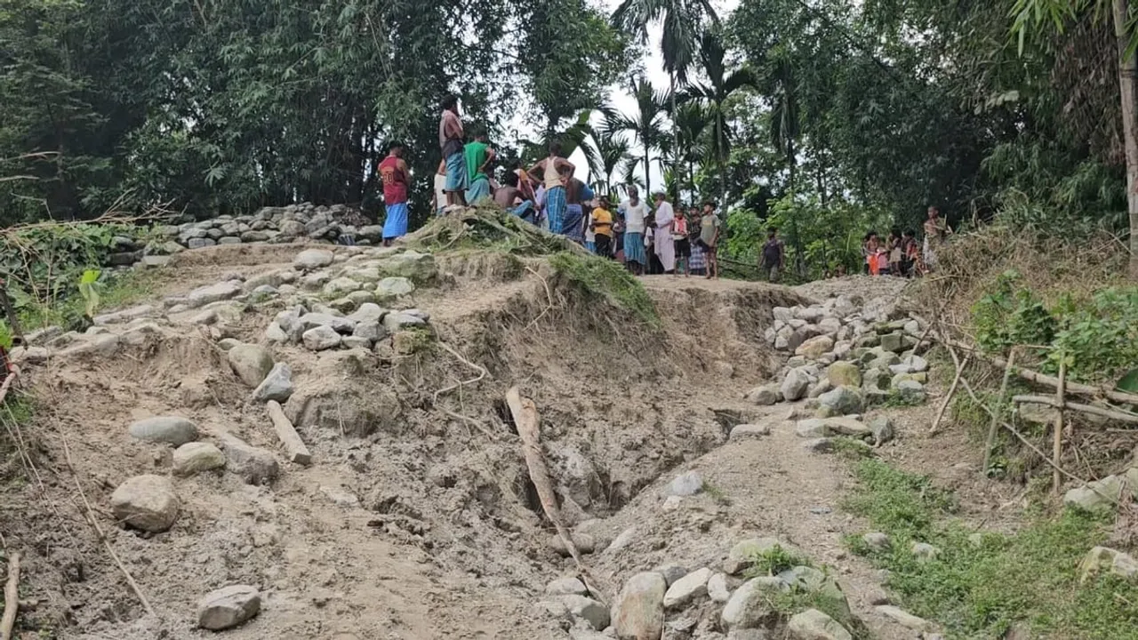 কাউনীয়াভাষা-মিলমিলিপাৰত গাঁওৰক্ষী বাহিনীৰ সম্পাদকৰ বিৰুদ্ধে চম্পাৱতী নৈৰ শৈল বান্ধ ক্ষতিসাধন কৰাৰ অভিযোগ