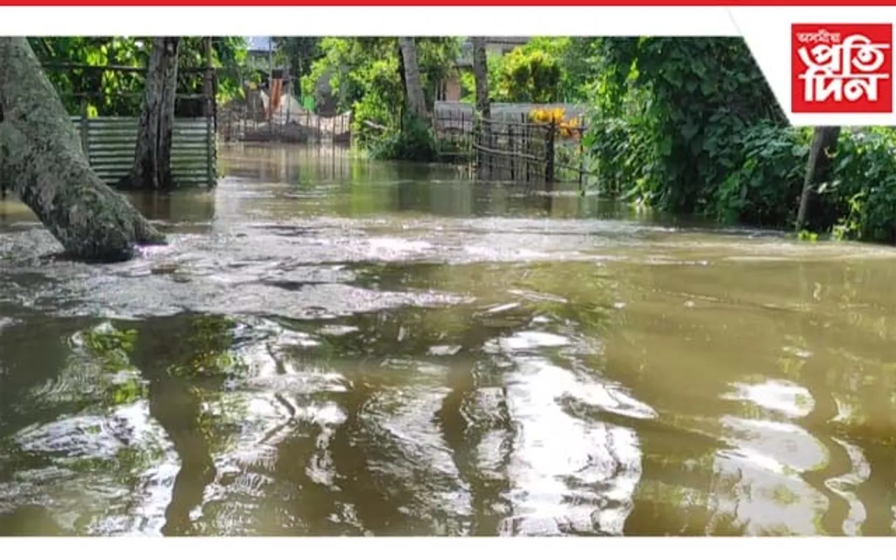 কমলপুৰত বৰনৈৰ জলপৃষ্ঠ বদ্ধিঃ পানীত বুৰ গৈছে কেইবাখনো গাঁও