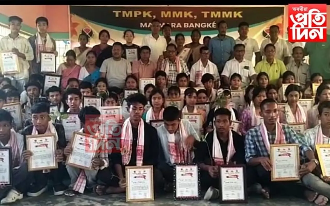 ঢকুৱাখনাত মিচিং জাতীয় সংগঠনৰ উদ্যোগত শিক্ষাৰ্থীক সম্বৰ্ধনা...