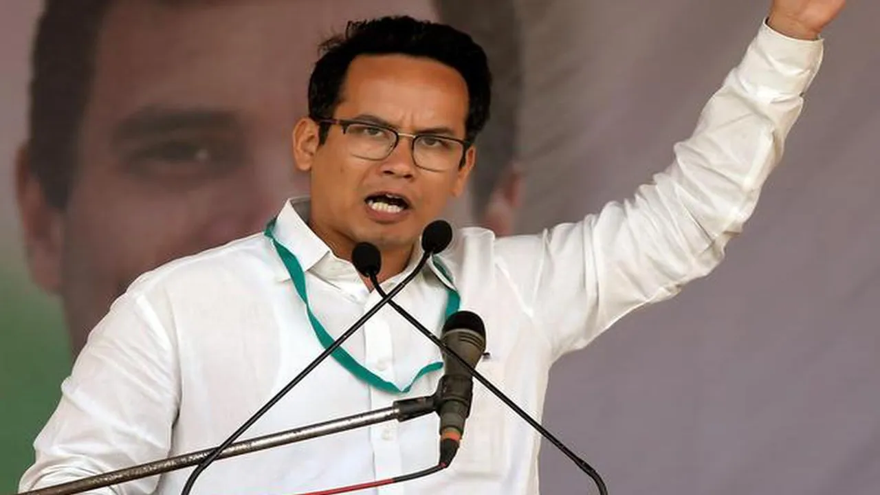 যোৰহাটত তীব্ৰ প্ৰতিদ্বন্দ্বিতাঃ ২৪৩৯টা ভোট আগবাঢ়ি আছে গৌৰৱ গগৈ