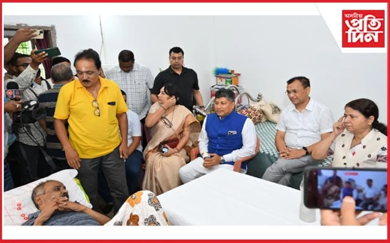 সাংবাদিক বিকাশ শৰ্মালৈ মুখ্যমন্ত্ৰীয়ে আগবঢ়ালে ২লাখ টকাৰ সাহায্য: স্বাস্থ্যৰ বুজ ল'লে পীযুষ হাজৰিকাই...