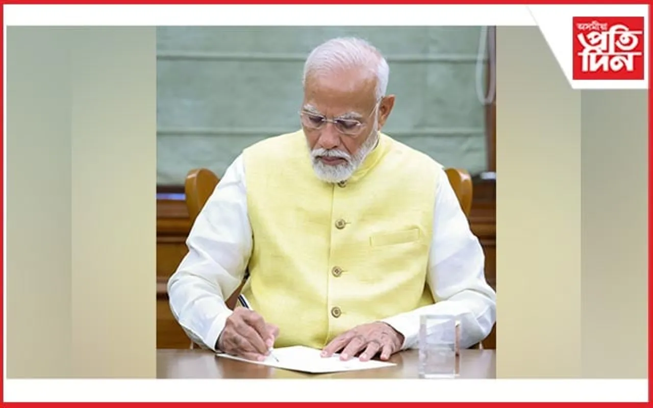 তৃতীয়বাৰৰ প্ৰধানমন্ত্ৰীৰ দায়িত্ব লৈয়ে কৃষক নিধিৰ ২০হাজাৰ কোটি টকীয়া ফাইলত অনুমোদন মোডীৰ