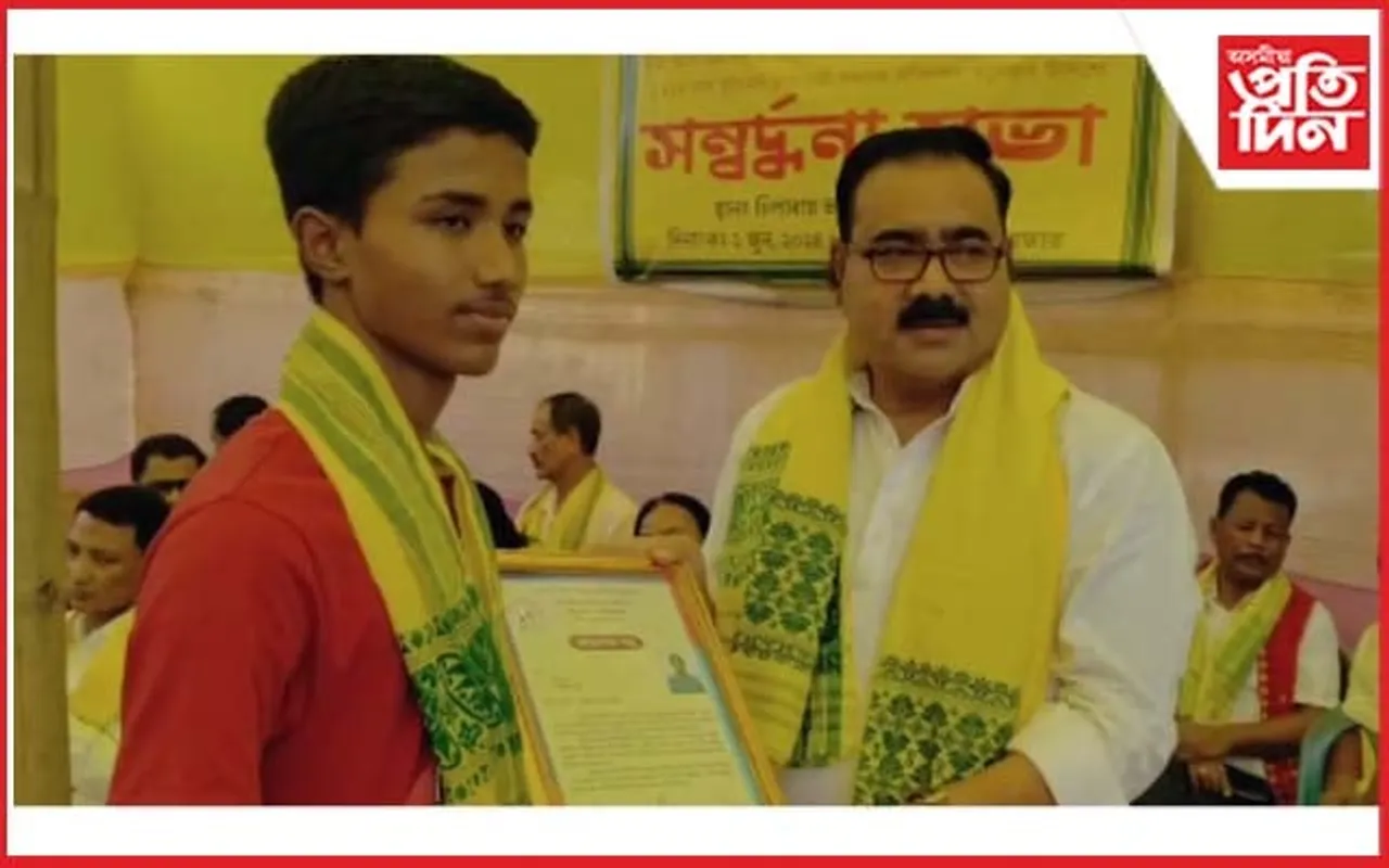 গীতে-মাতে জীপাল ওদালগুৰি জিলা কোচ-ৰাজবংশী সন্মিলনীৰ কৃতিমানৰ সম্বৰ্ধনাথলী