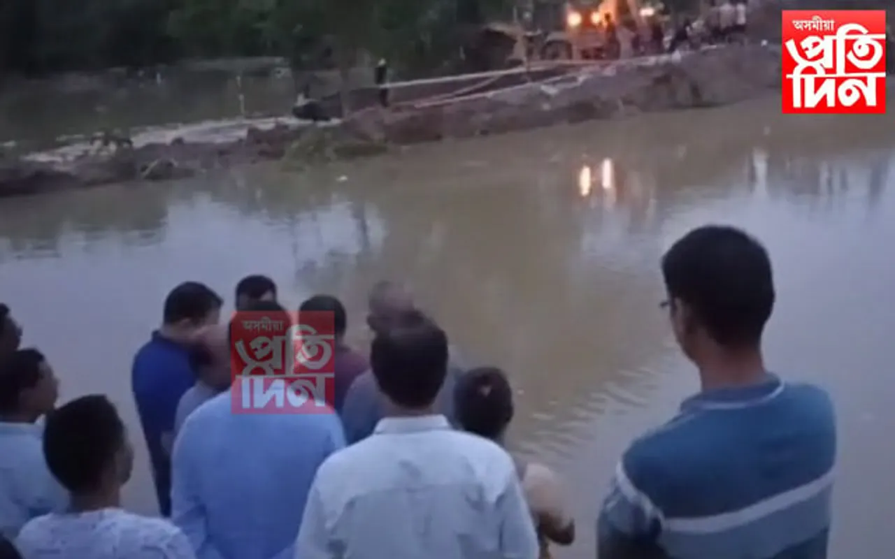 বুঢ়ীদিহিঙৰ বানত ছিগা মথাউৰি মেৰামতিৰ কাম আৰম্ভ...