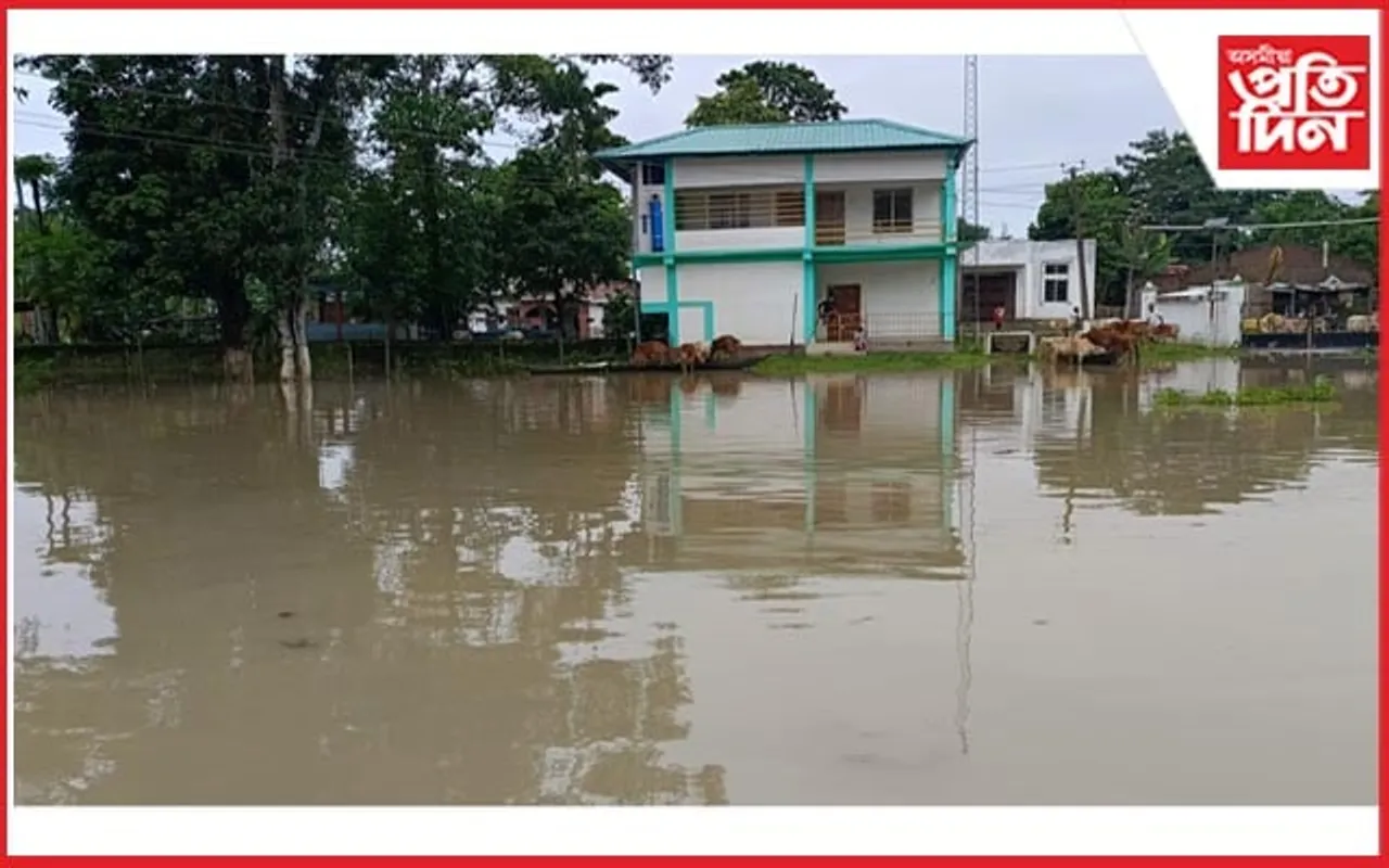 জলমগ্ন শিৱসাগৰঃ বাঢ়নী পানীৰ কবলত আজানপীৰ দৰগাহ...