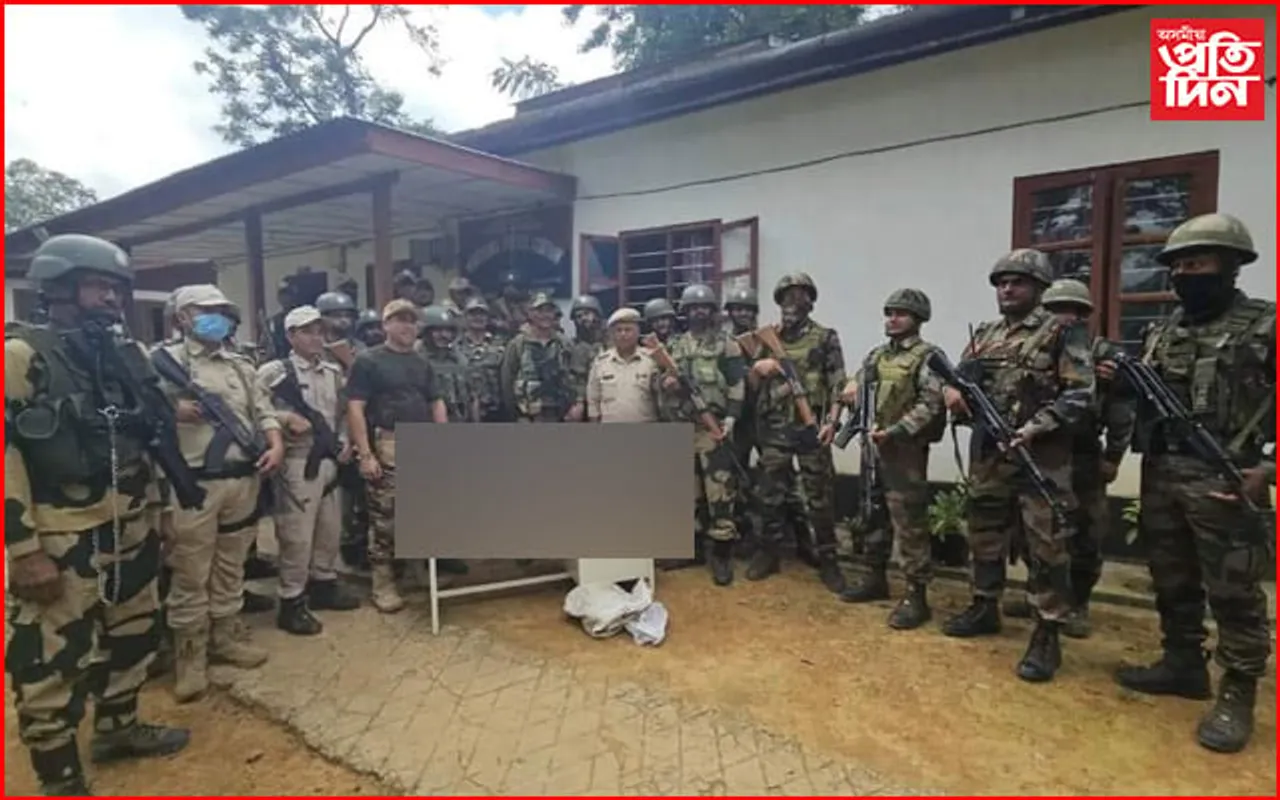 মণিপুৰত বুজন পৰিমাণৰ মাৰণাস্ত্ৰ আৰু বিষ্ফোৰক উদ্ধাৰ...