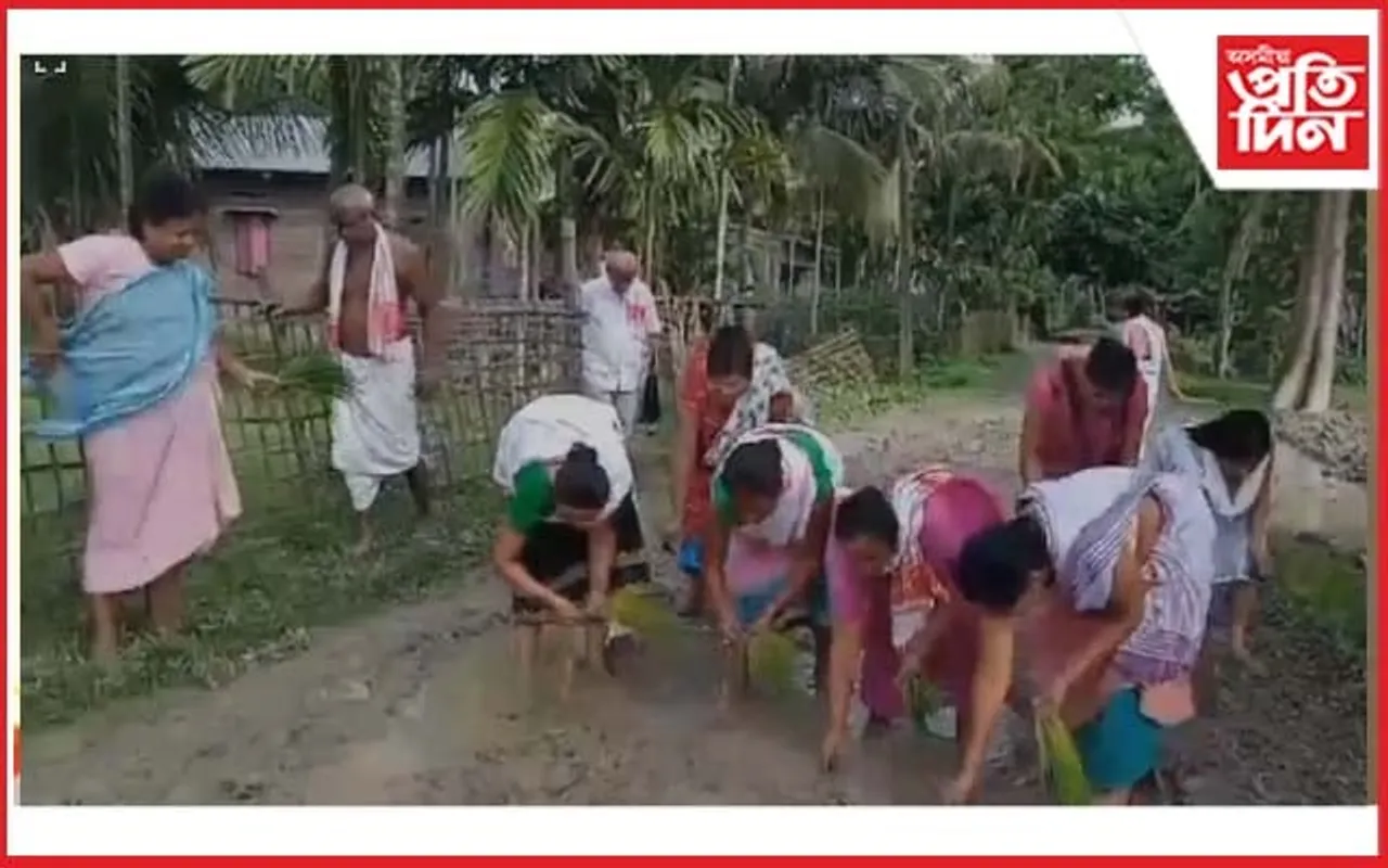 ৰহাৰ দীঘলদৰি শংকৰ নগৰত পথৰ ওপৰত ভূঁই ৰুই প্ৰতিবাদ
