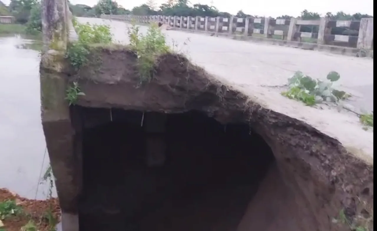 ঢকুৱাখনাৰ লোকনিৰ্মাণ পথত মৰণফাণ্ড...