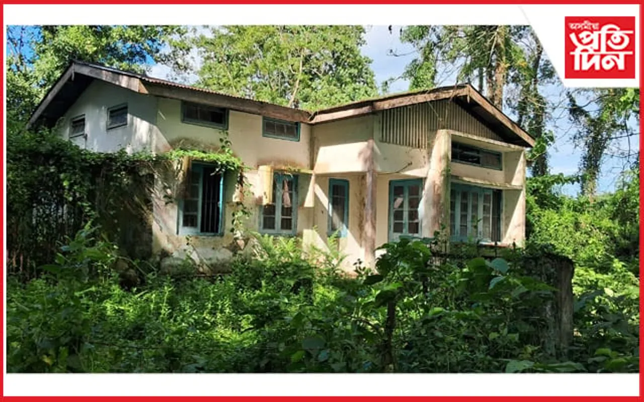 চূড়ান্ত অৱহেলাৰ ফলত ভূত বাংলাত পৰিণত ঘিলামৰা উন্নয়ন খণ্ডৰ আৱাসগৃহ