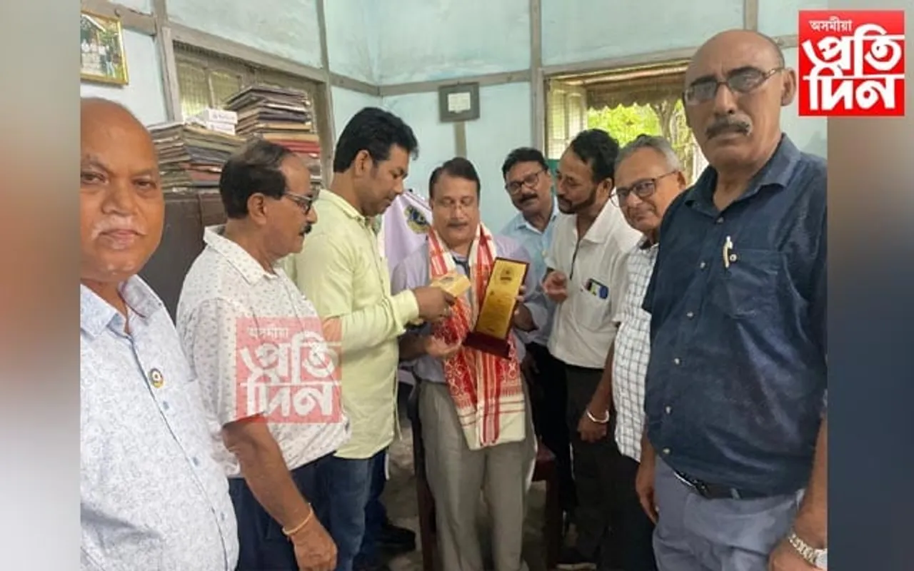 চিকিৎসক দিৱস উপলক্ষে নগাঁৱত ৩ চিকিৎসকক সম্বৰ্ধনা