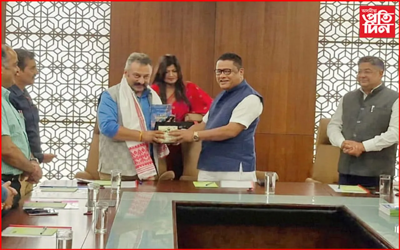 গুৱাহাটীত উপস্থিত হিমাচল প্ৰদেশৰ শিক্ষামন্ত্ৰী ৰোহিত ঠাকুৰঃ ৰণোজ পেগুৰে বৈঠক