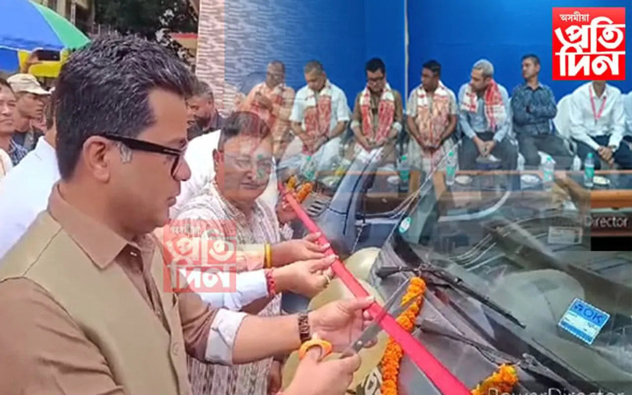 শিলচৰত উপস্থিত মন্ত্ৰী পবিত্ৰ মাৰ্ঘেৰিটাঃ ৬ খন চুপাৰ চাকাৰ বাহনৰ শুভাৰম্ভ