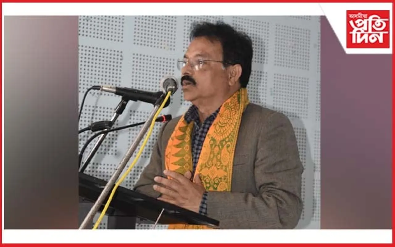 সাংবাদিক পবিত্ৰ বৰালৈ জয়ছিং হাঞ্চে স্মাৰক বঁটা...