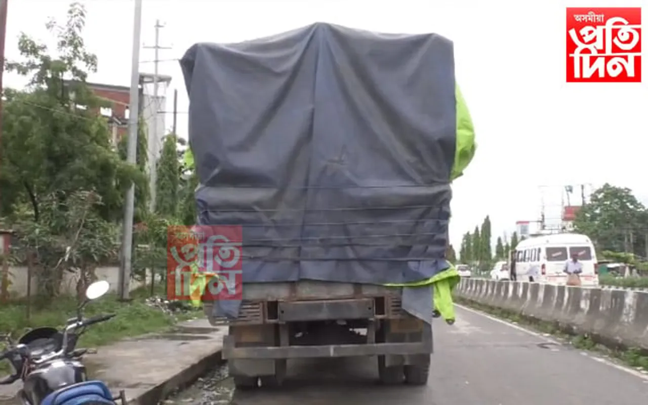 জাগীৰোডত জব্দ ইউৰিয়া ভৰ্তি ট্ৰাক...