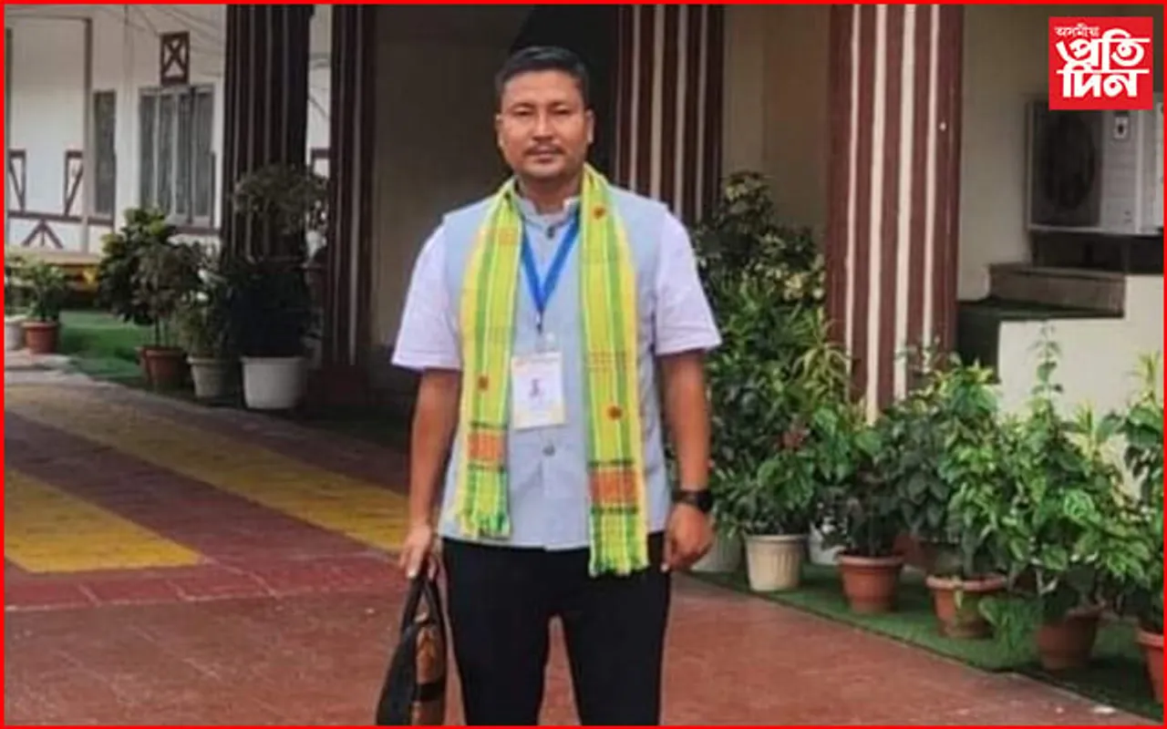 কমতাপুৰ স্বায়ত্বশাসিত পৰিষদৰ নতুন মুখ্য কাৰ্যবাহী বিষয়া জীৱেশ ৰায়...