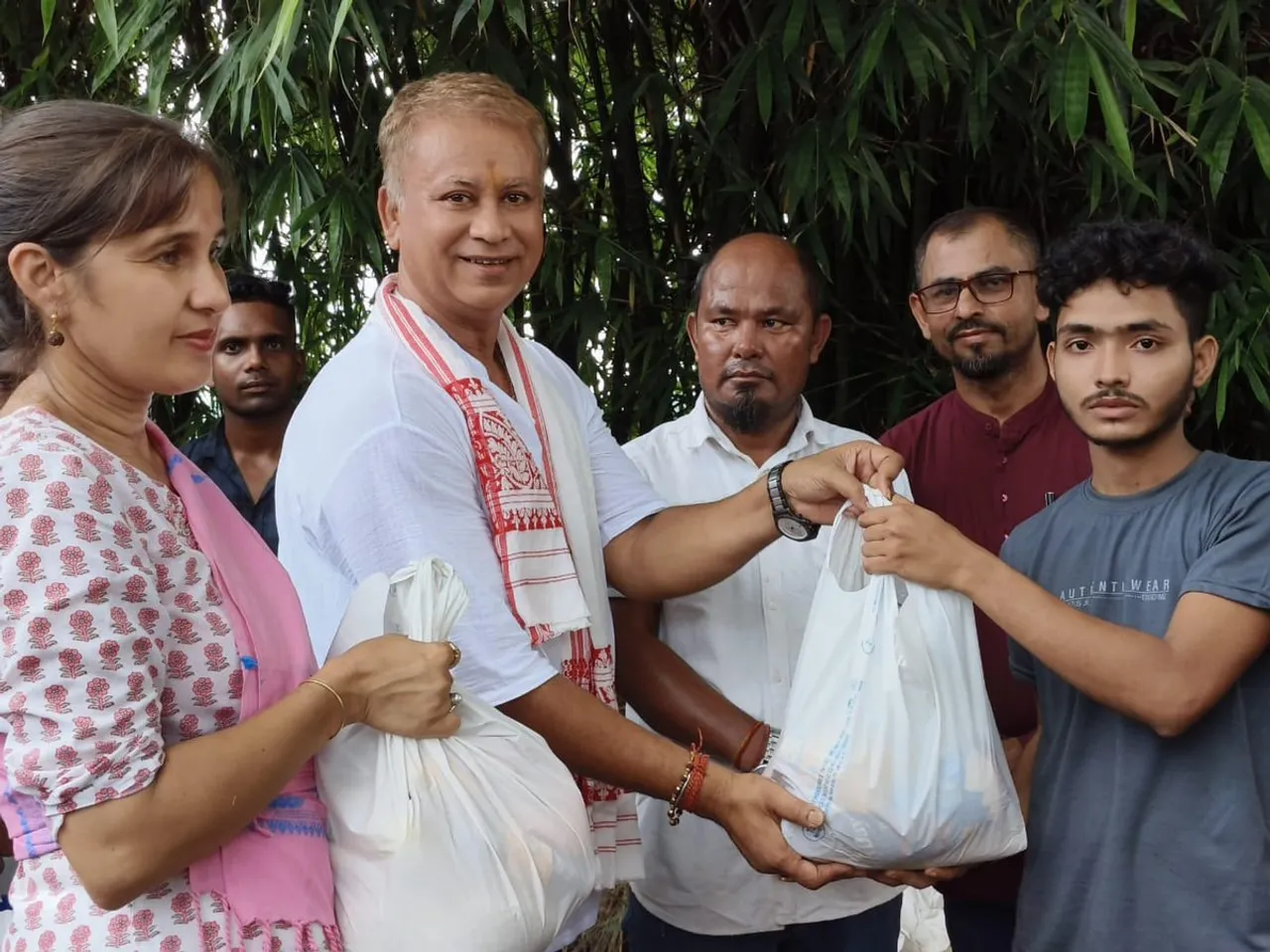 চাইনিং গ্ৰীণ আচিয়ানা ৱেলফেয়াৰ ফাউণ্ডেছনৰ উদ্যোগত বান সাহায্য...