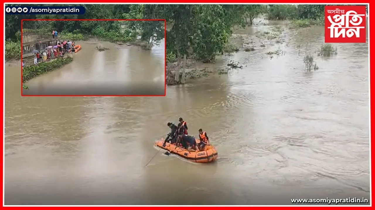 ডিমৌৰ দিচাং দলঙৰ ৰেলিং ভাঙি পানীত পৰিল ট্ৰাকঃ উদ্ধাৰ অভিযান অব্যাহত