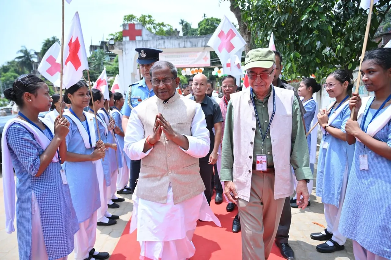 স্বাধীনতা দিৱস উপলক্ষে ৰেডক্ৰছ চিকিৎসালয়ত ৰক্তদান শিবিৰ উদ্বোধন ৰাজ্যপাল লক্ষ্মণ প্ৰসাদ আচাৰ্যৰ