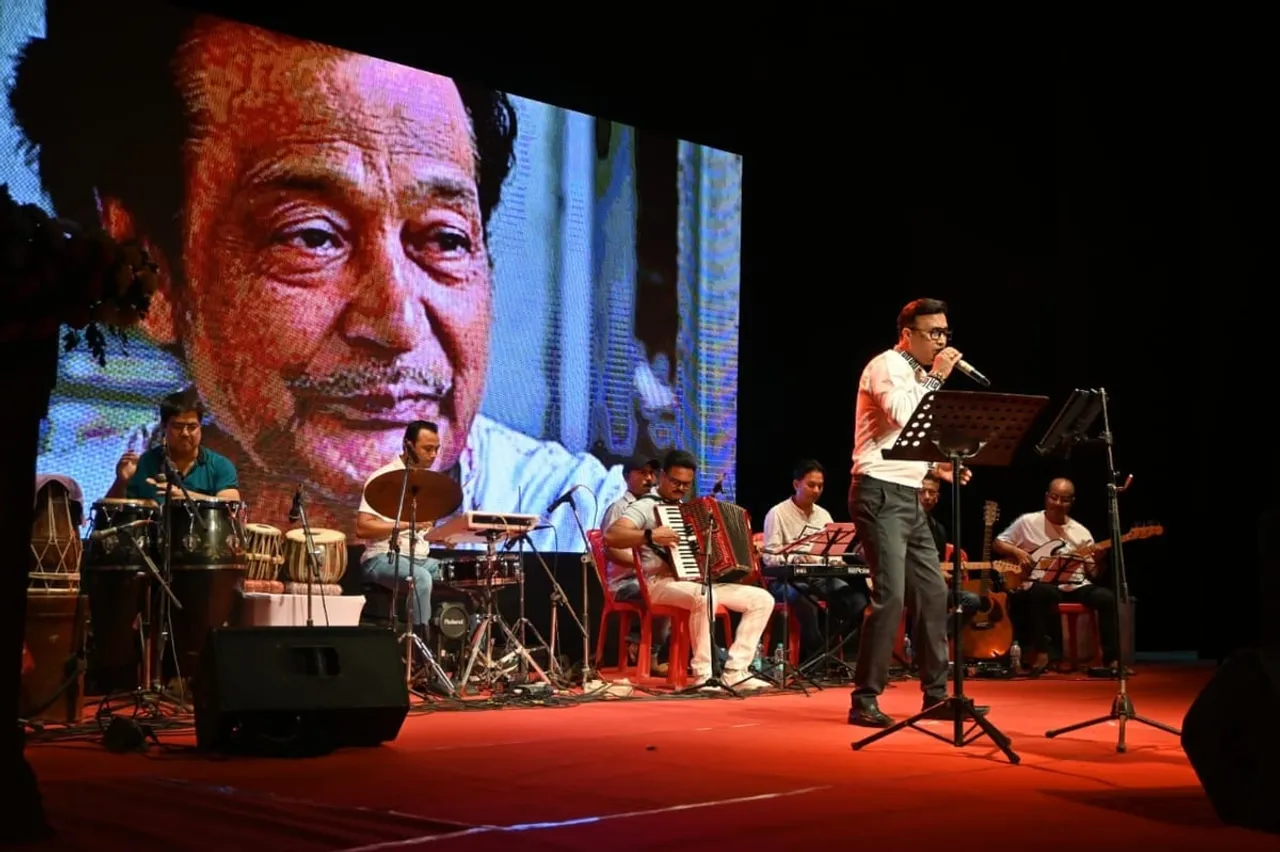 সাংস্কৃতিক পৰিক্ৰমা বিভাগৰ উদ্যোগত ৰমেন বৰুৱাৰ এমুঠি গীতেৰে উভতি অহাৰ আহ্বান 