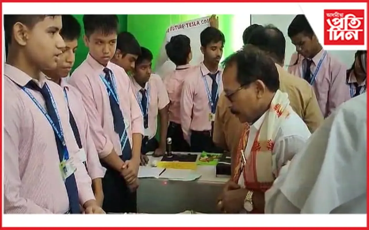 লখিমপুৰ ছেইন্টমেৰিজ স্কুলত বিজ্ঞান আৰু কলা সমাৰোহ 