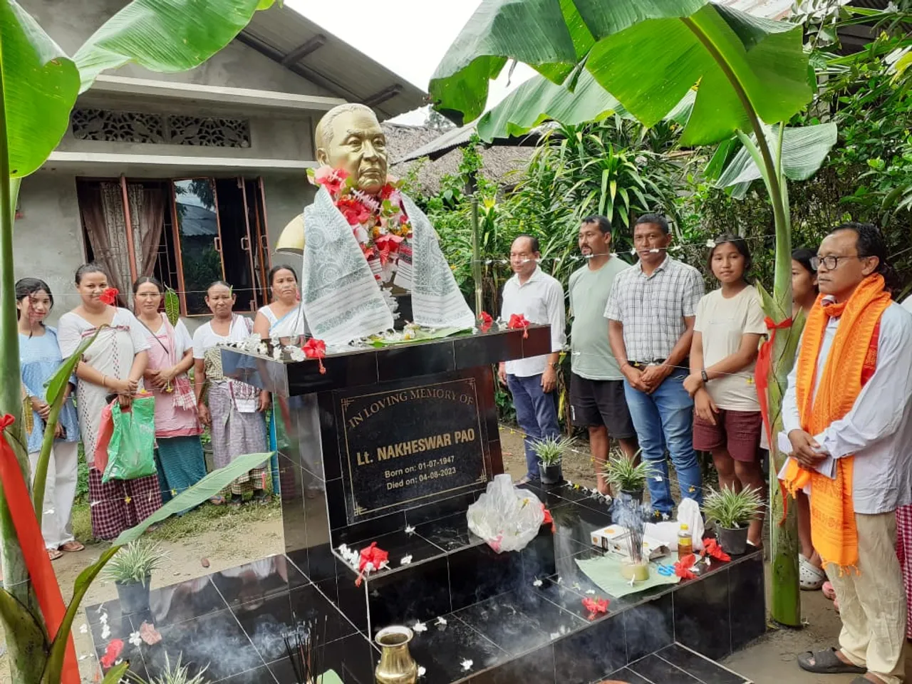 মুৰ্কংচেলেক বালিকা হাইস্কুলৰ অৱসৰপ্ৰাপ্ত প্ৰধান শিক্ষক  বিশিষ্ট শিক্ষাবিদ নখেশ্বৰ পাৱৰ প্ৰতিমূৰ্তি উন্মোচন... 