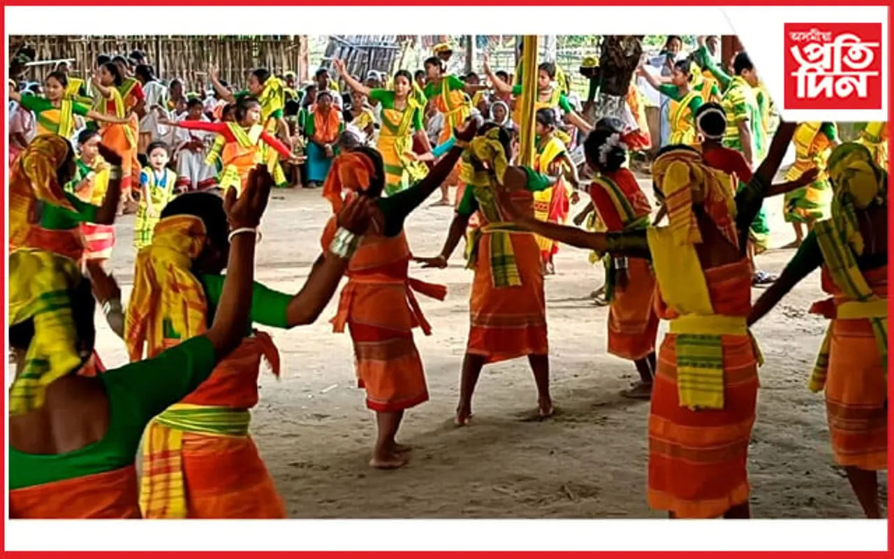 কোচ ৰাজবংশী লোকনৃত্যৰ লহৰত মুখৰিত শিমলুগুৰি কাহচৰা প্ৰাথমিক বিদ্যালয়ৰ প্ৰাংগণ