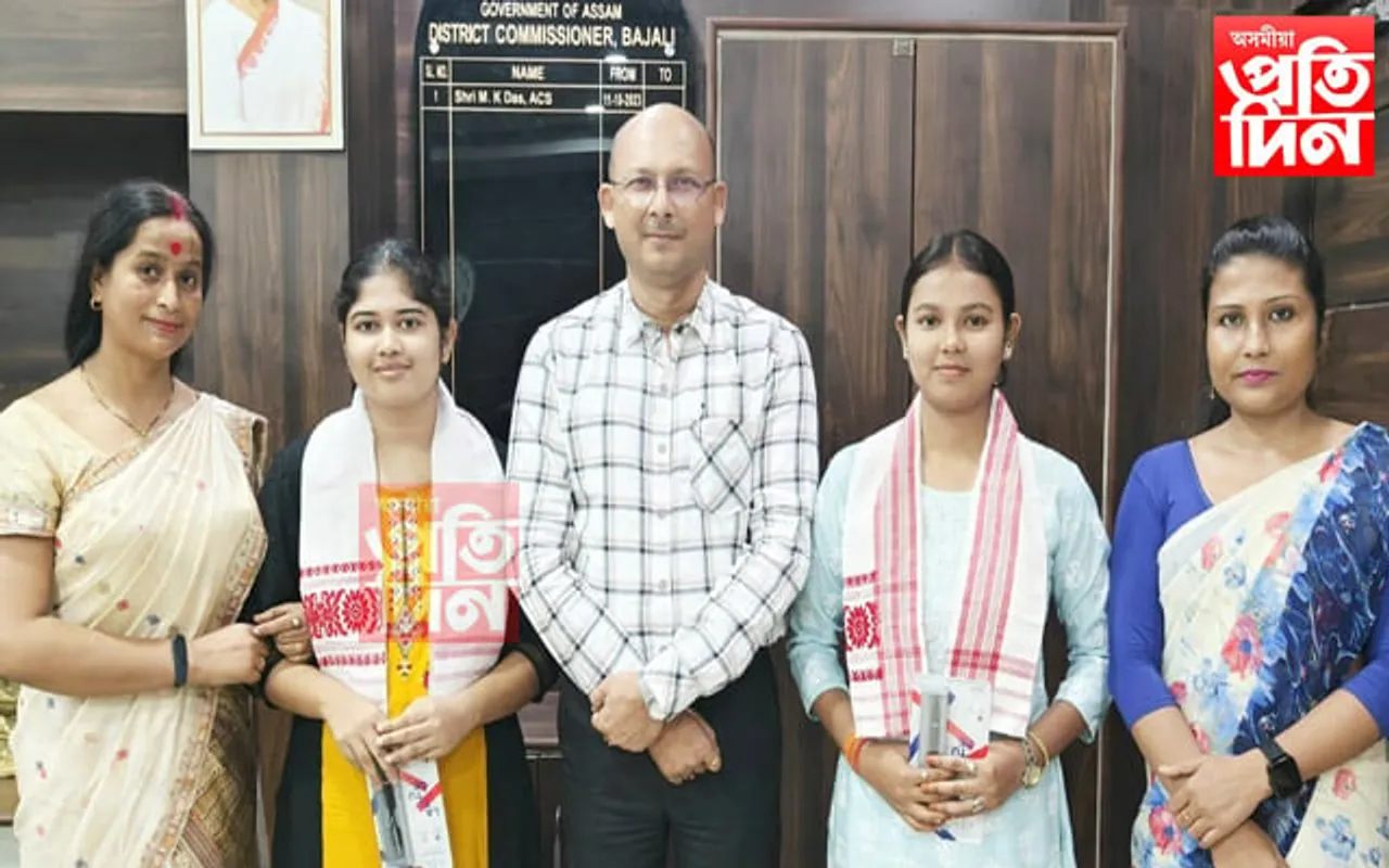 বজালীত কৃতী ছাত্ৰীক সম্বৰ্ধণা জিলা আয়ুক্তৰ...