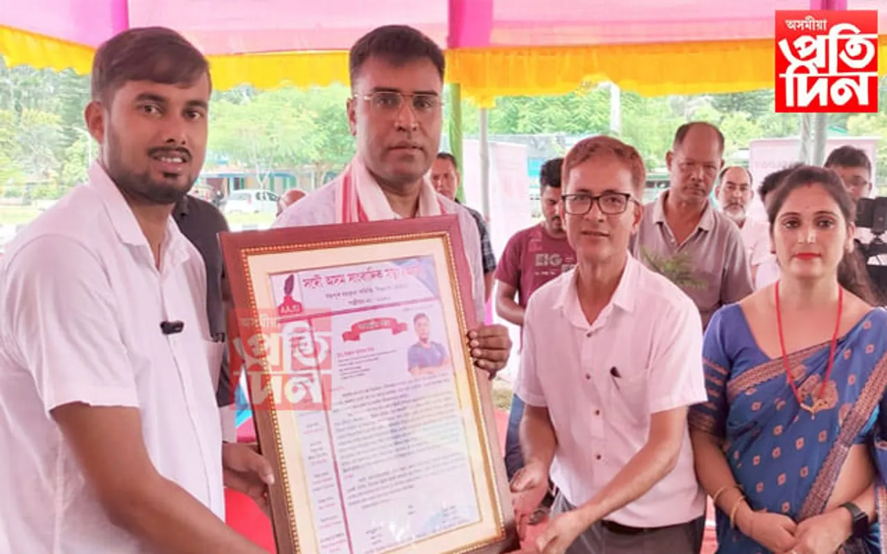 বিশিষ্ট চিকিৎসক অৰূপ কুমাৰ নাথক গহপুৰ মহকুমা সাংবাদিক সন্থাৰ ৰাজহুৱা সম্বৰ্ধনা