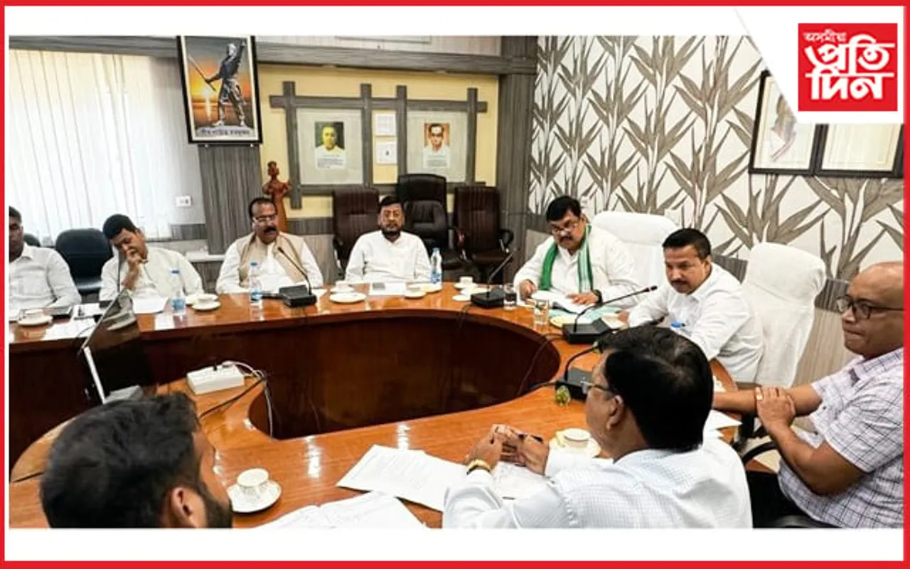 ধুবুৰীত উত্তৰ-পূৱ সীমান্ত ৰে'লৱেৰ বিষয়ববীয়াৰে সাংসদ ৰকিবুলৰ গুৰুত্বপূৰ্ণ বৈঠক