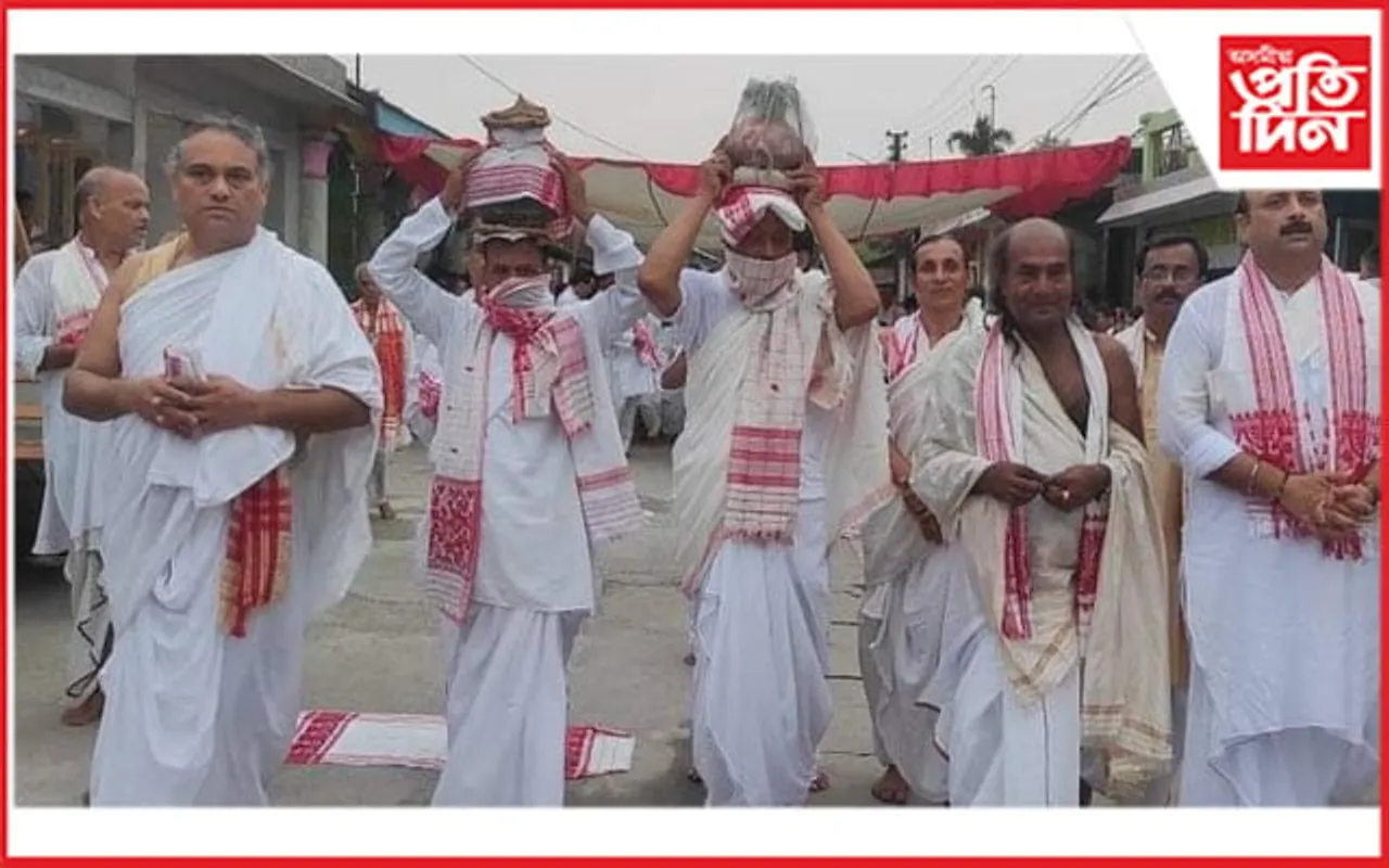 বৰপেটা সত্ৰত শ্ৰী শ্ৰী মথুৰাদাস বুঢ়া আতাৰ কীৰ্তন মহোৎসৱ কৰভাৰ প্ৰদান...