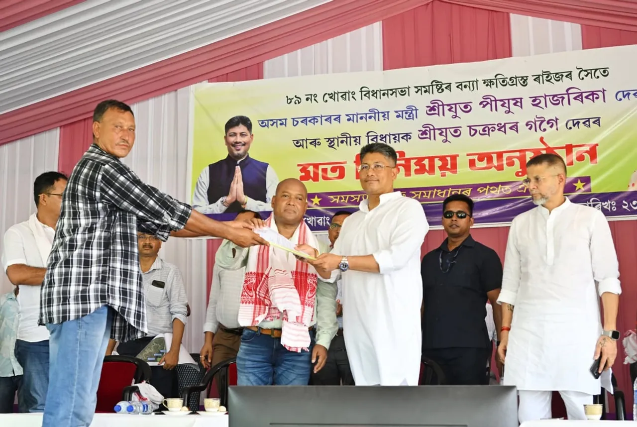 খোৱাঙত বিগত বানত ক্ষতিগ্ৰস্ত লোকৰ সৈতে মত বিনিময় মন্ত্ৰী পীযুষ হাজৰীকাৰ