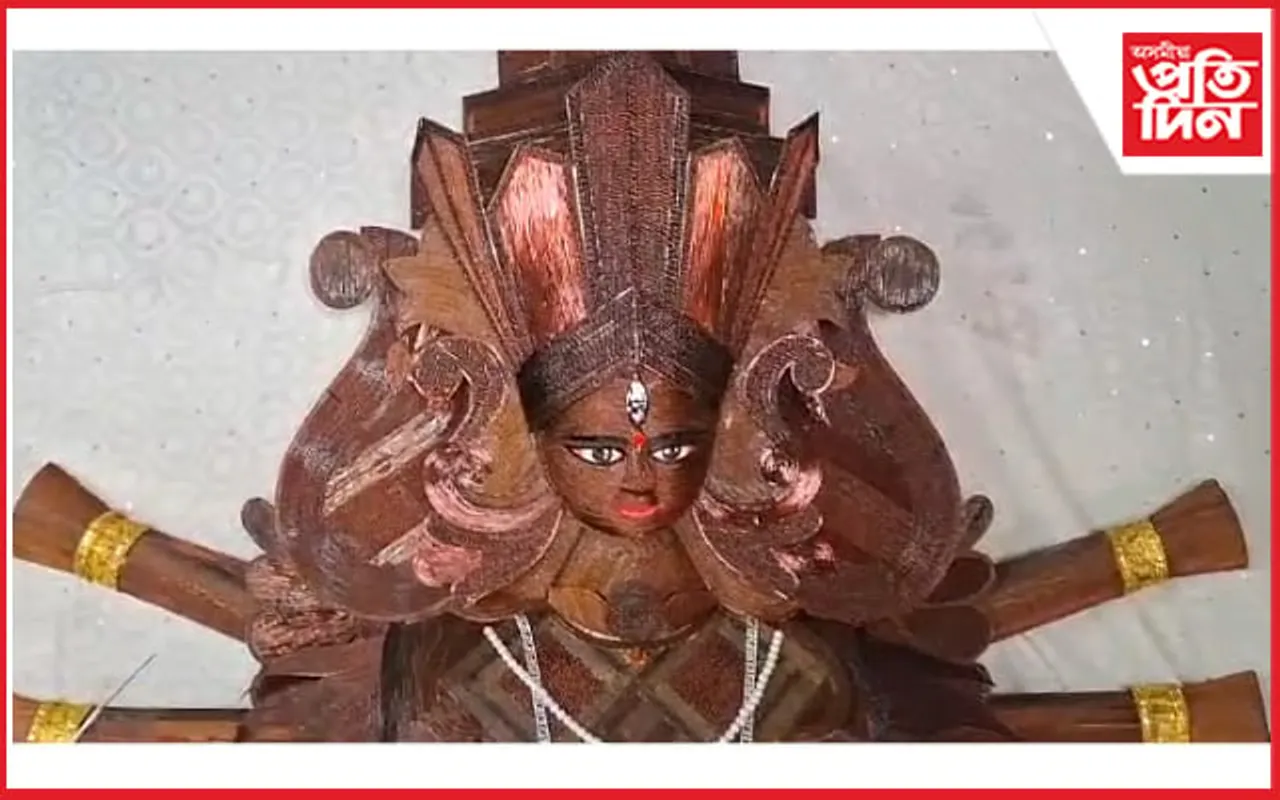 ধুবুৰীত চাৰ্টৰ বুটাম আৰু পেলনীয়া কাৰ্বন কপাৰেৰে নিৰ্মাণ মা দুৰ্গাৰ প্ৰতিমূৰ্তি...